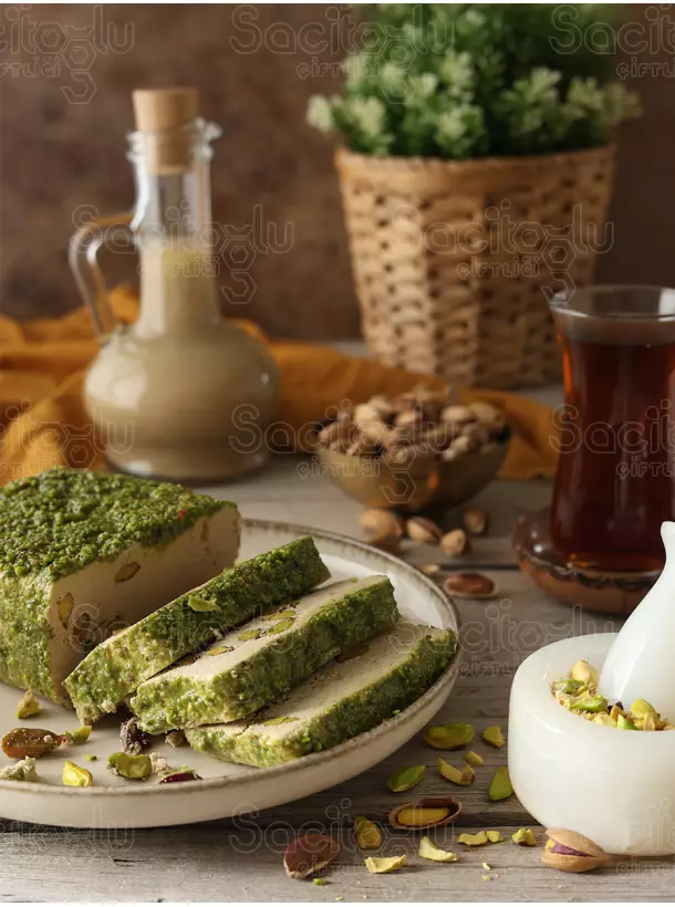 Fıstıklı Tahin Helvası